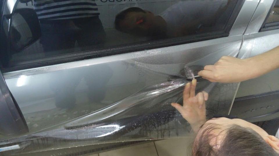 обклеювання дверей Chevrolet Niva