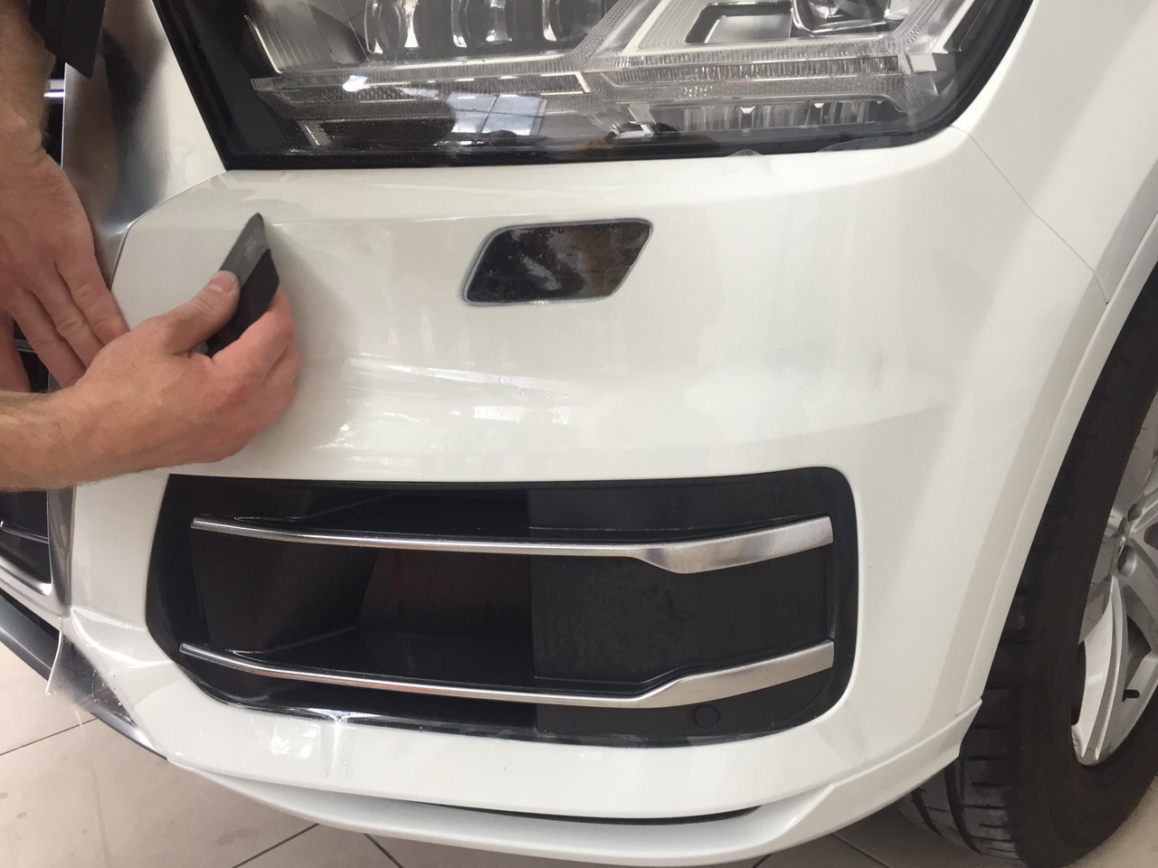 обклеювання бампера Audi Q7 поліуретаном