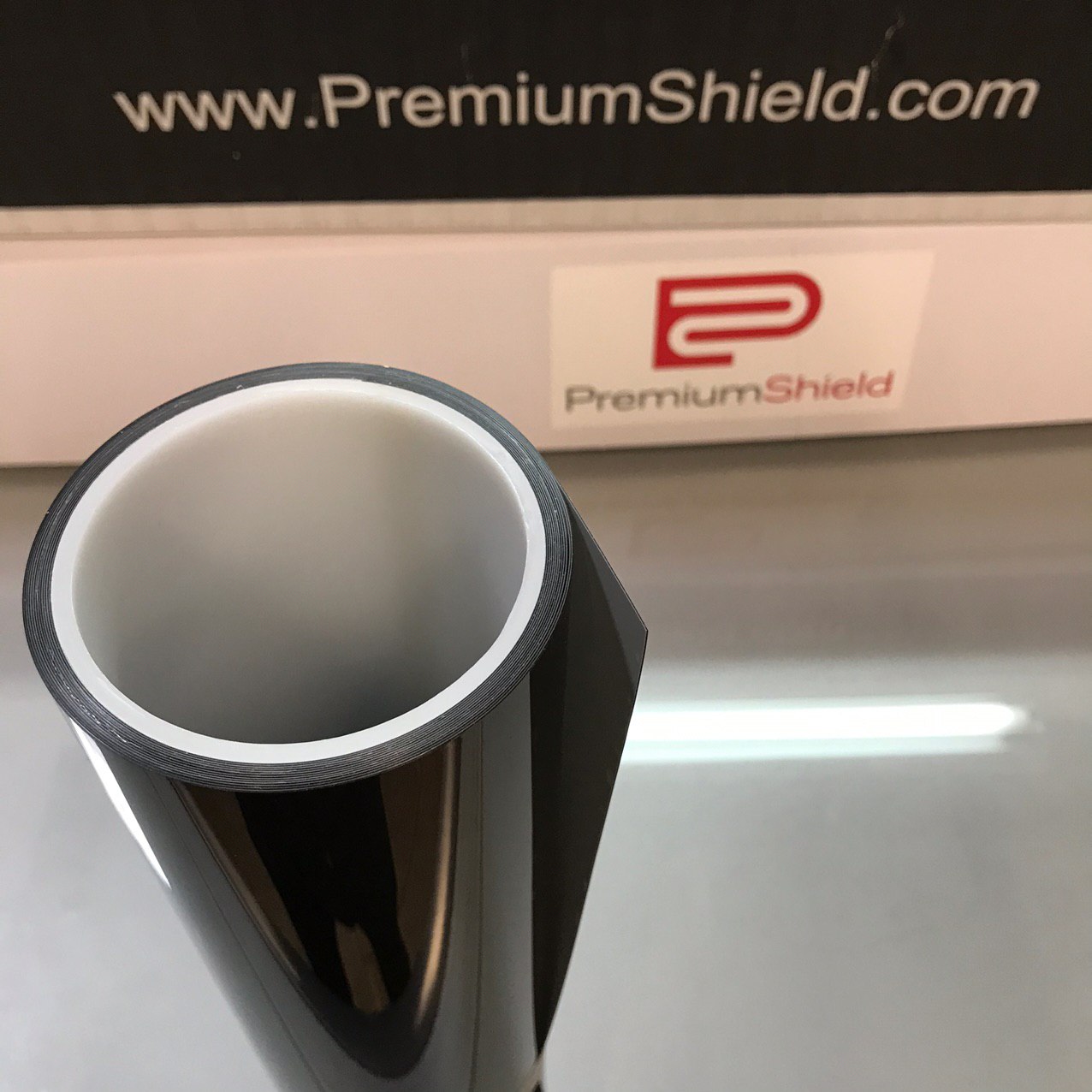 Перша в світі поліуретанова тонувальна плівка для фар - PremiumShield Smoke (США)
