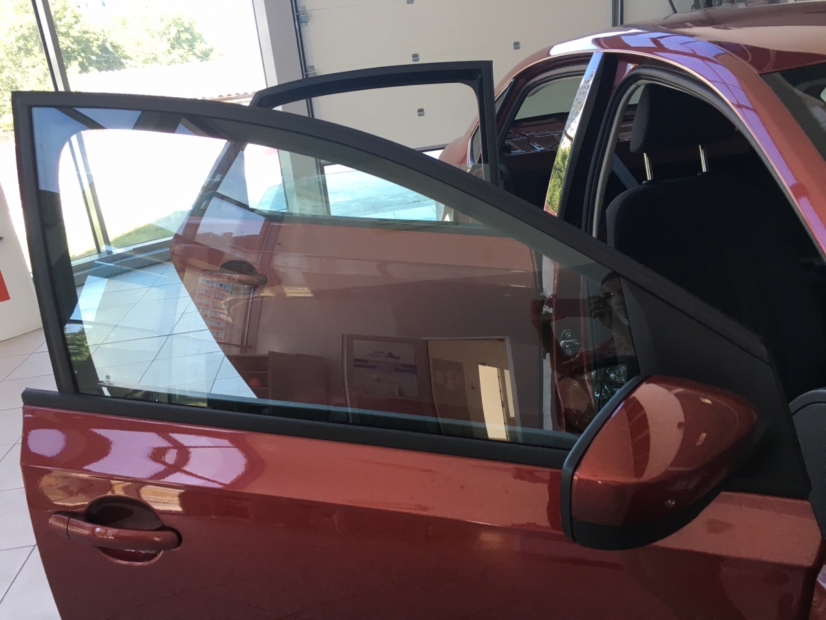 Тонування передніх бокових стекол автомобіля