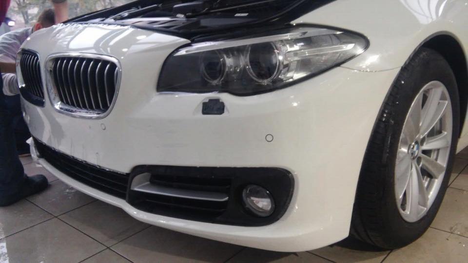 обклеювання бампера білого BMW 5 серії