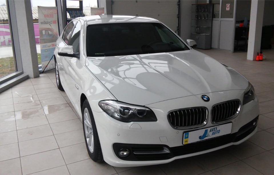 результат обклеювання білого BMW 5 серії