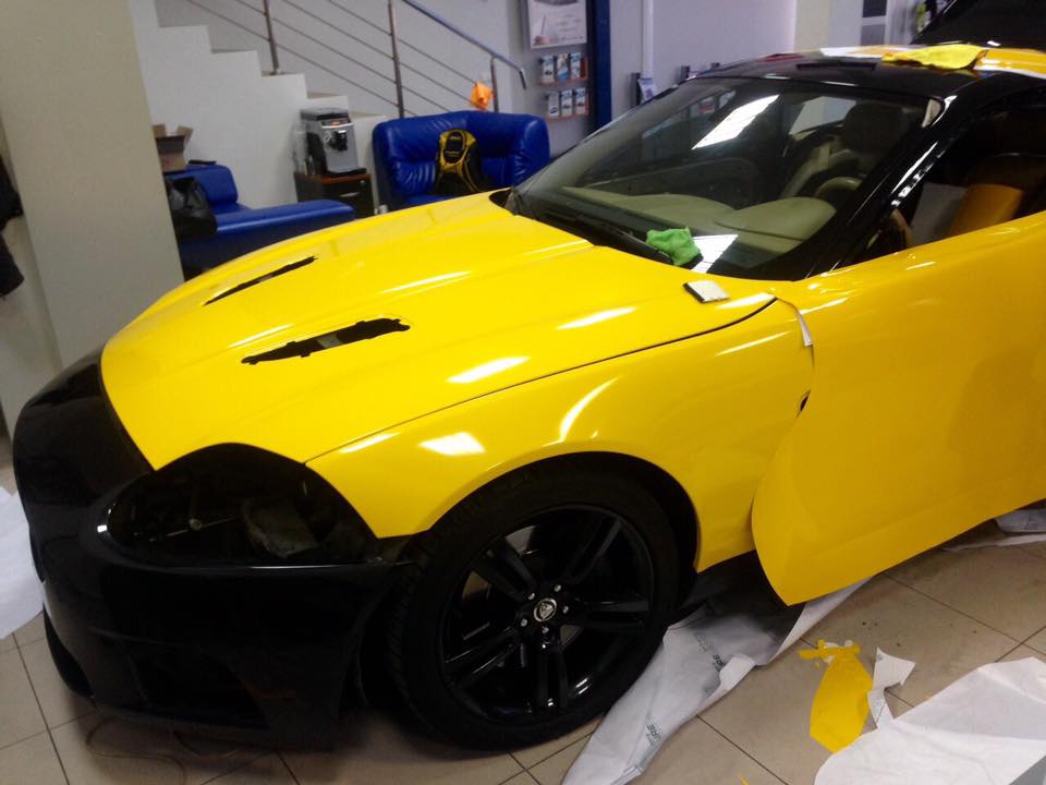 жовта автомобільна плівка на Jaguar XK