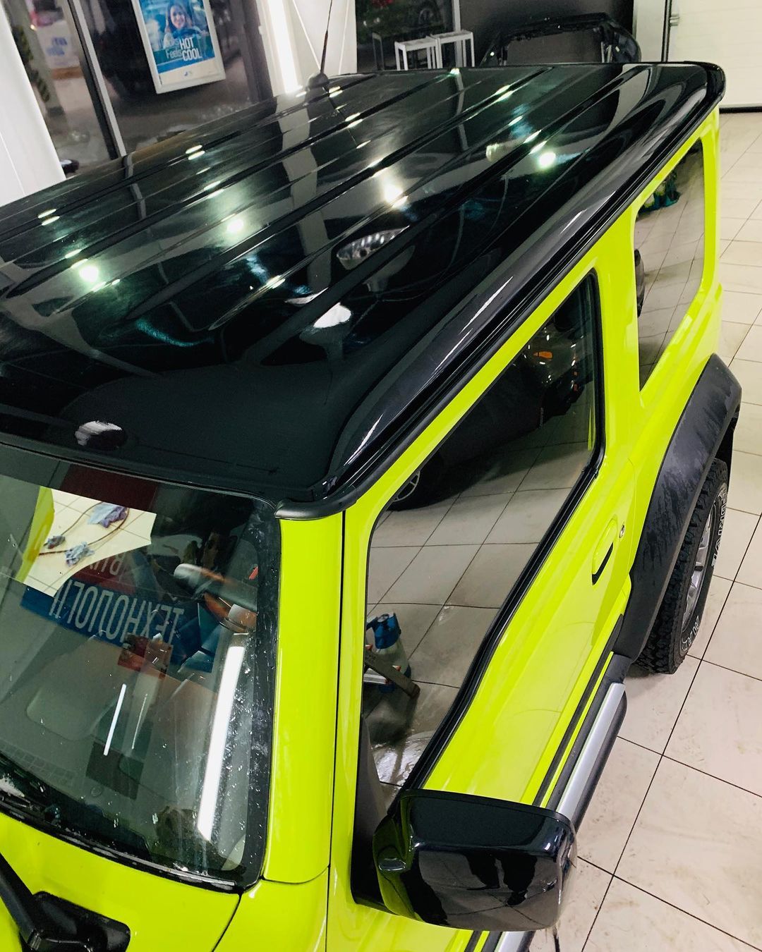 Нанесение полиуретановой пленки Suzuki Jimny | Клеим крышу 4