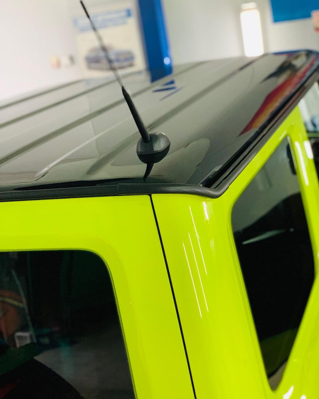 Нанесение полиуретановой пленки Suzuki Jimny | Клеим крышу 5