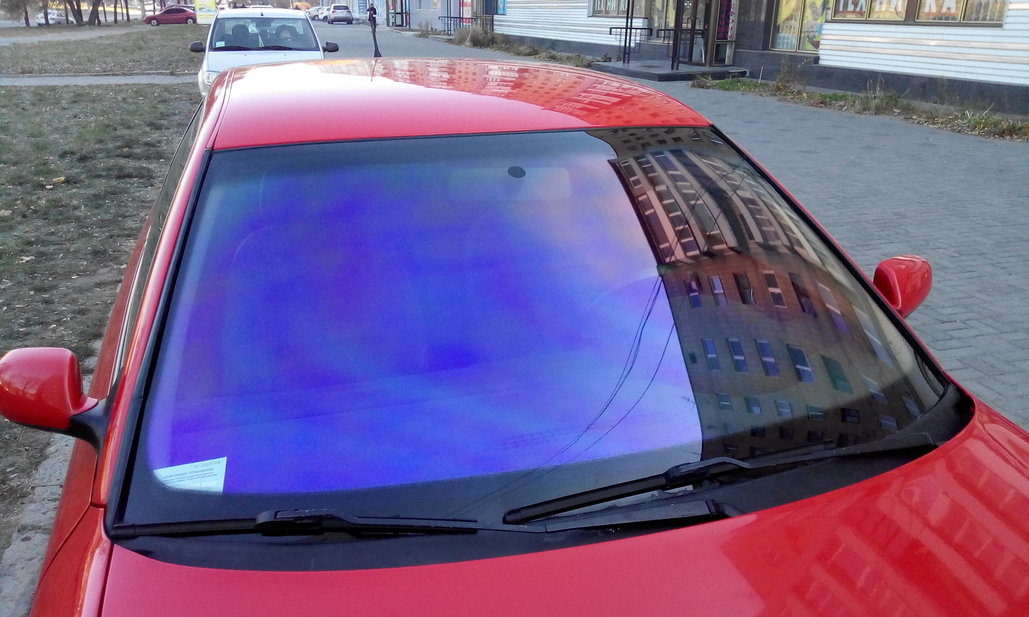 фиолетовая пленка на автомоибльных стекол