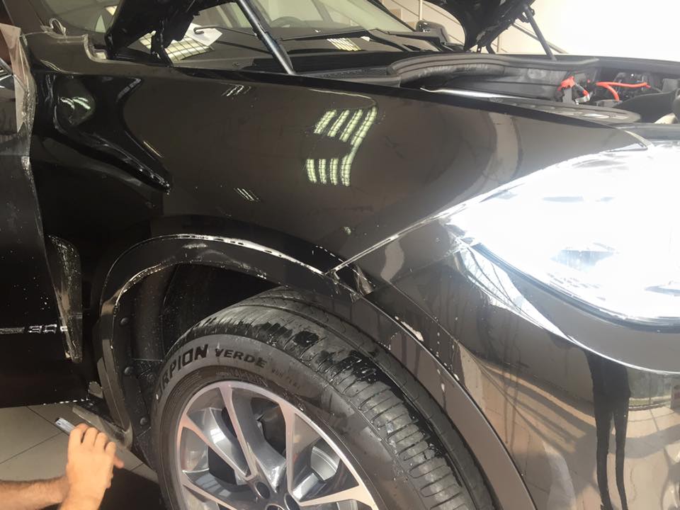 захист крил чорного BMW X5 10-08-2016