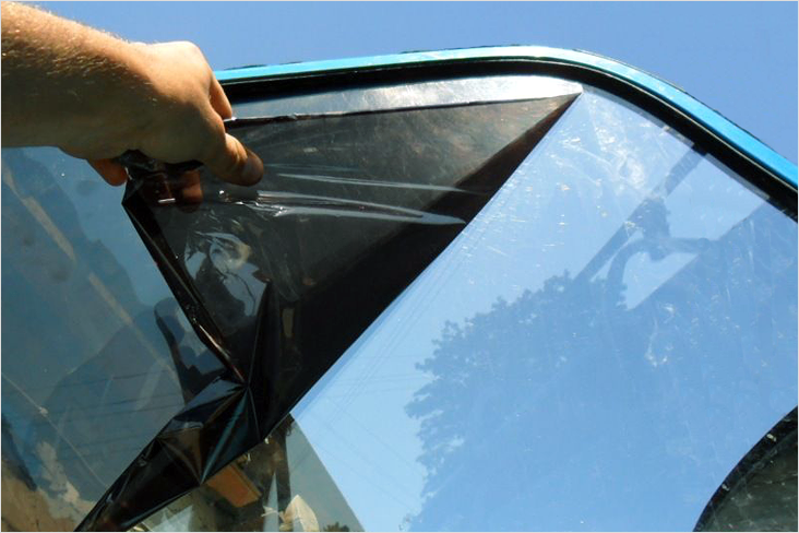Тонировка стекол автомобиля своими руками (инструкция + видео-урок)